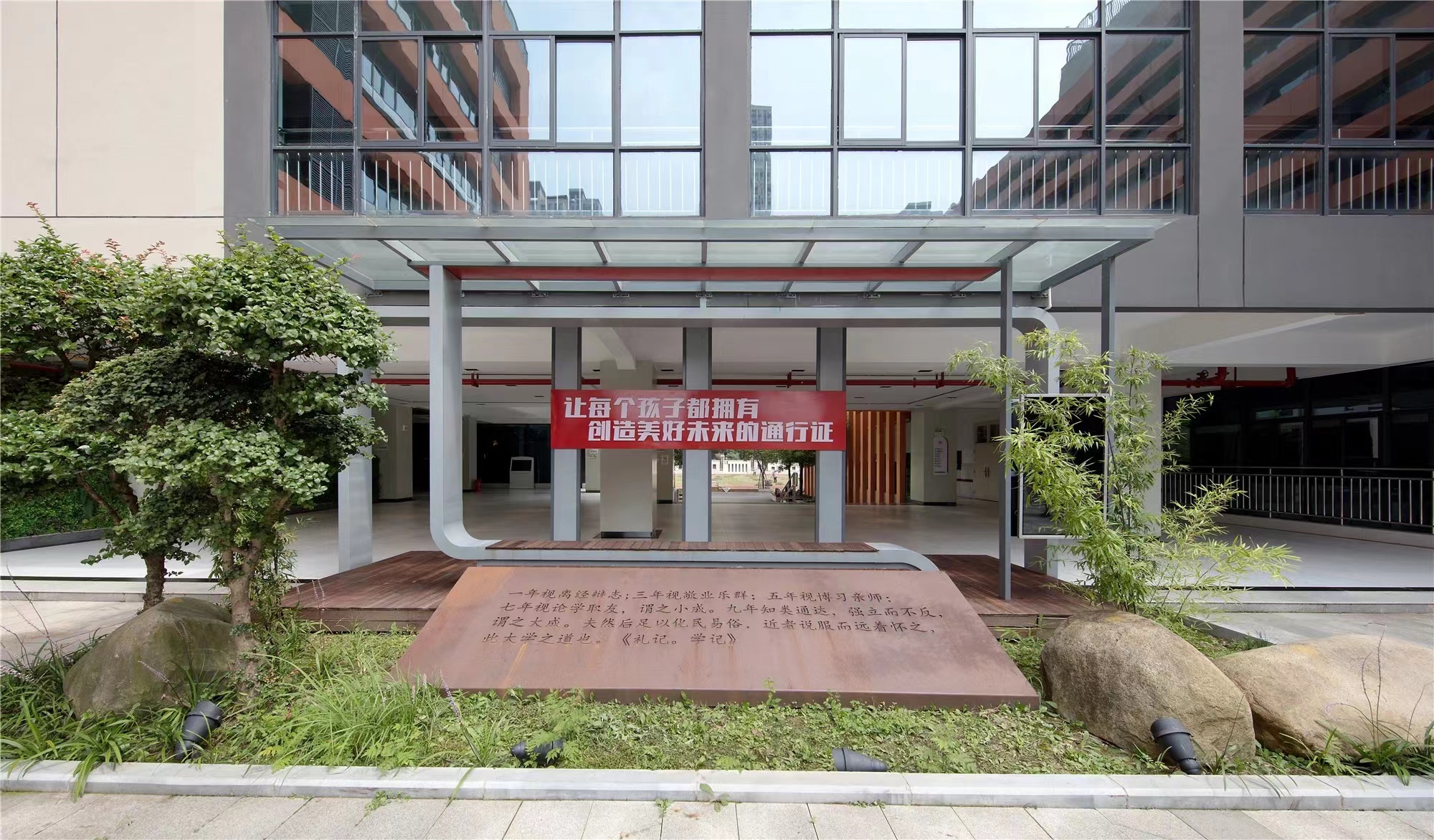 【學校案例】今泰裝飾在武漢市先后完成了與紅領巾學校6個校區的項目交付！(圖1)